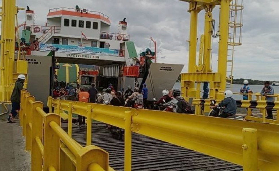 Aktivis Lombok ancam lakukan aksi akibat blokade di Pelabuhan Poto Tano Sumbawa