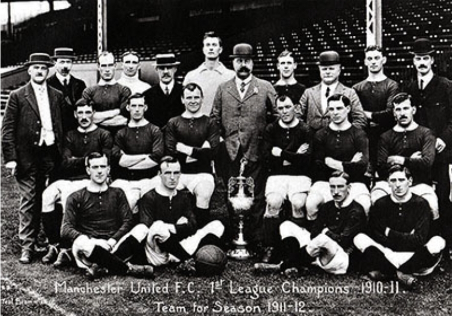 Kesuksesan United pada tahun 1911, mereka memenangkan gelar liga kedua mereka dalam tiga tahun setelah mengalahkan Aston Villa pada hari terakhir musim itu.