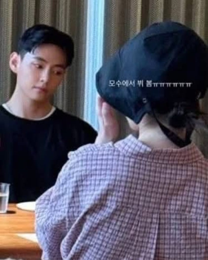 Foto V BTS dengan seorang perempuan yan diduga IU.