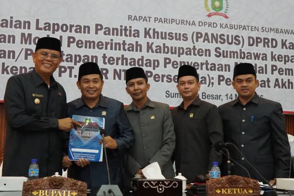 Rapat paripurna penyampaian laporan lengkap hasil pembahasan terhadap rencana penyertaan modal Pemkab Sumbawa kepada PT BPR NTB, Rabu (14/5).
