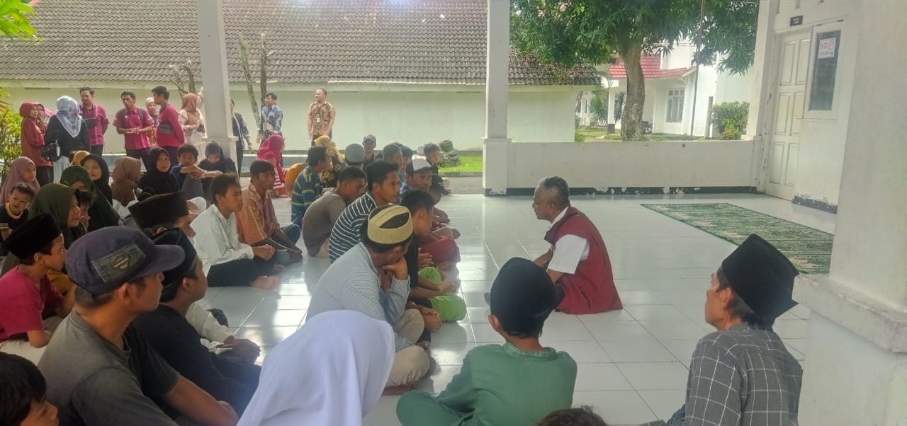PENDIDIKAN UNTUK SEMUA: Sosialisasi program Sekolah Rakyat, dengan menghadirkan 100 anak yang didampingi orang tua/wali masing-masing di Sentra Paramitha Mataram, Kamis (15/5).