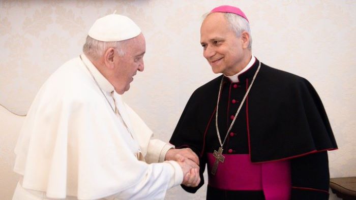 Para pengamat memperkirakan, Paus Leo XVI akan mengambil kebijakan dan sikap yang kurang lebih sama seperti Paus Fransiskus sebelumnya. (internet)