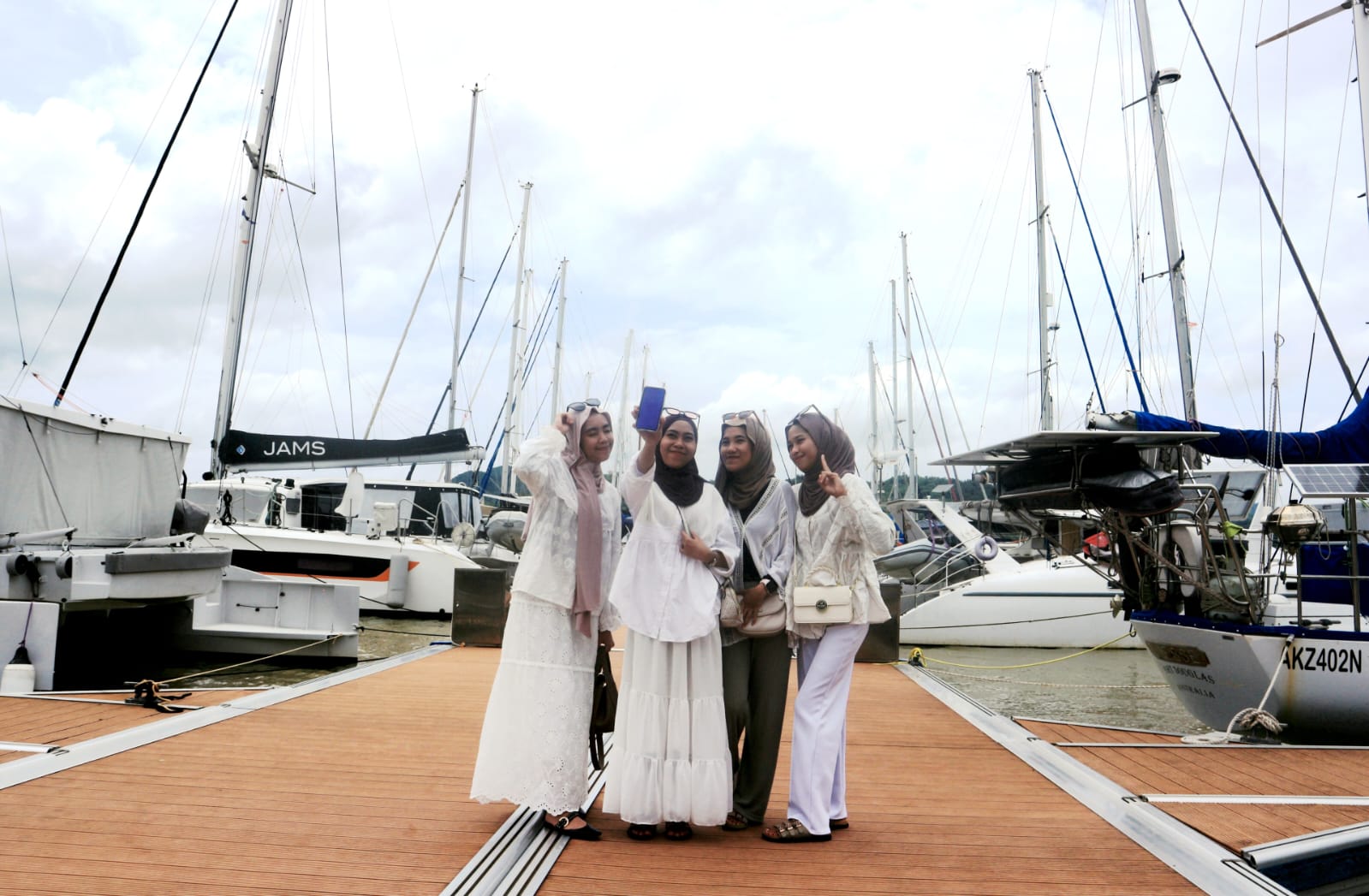VIRAL: Dermaga yacht Marina Del Ray yang ada di Gili Gede, Sekotong Lombok Barat menjadi spot foto wisatawan domestik maupun mancanegara.