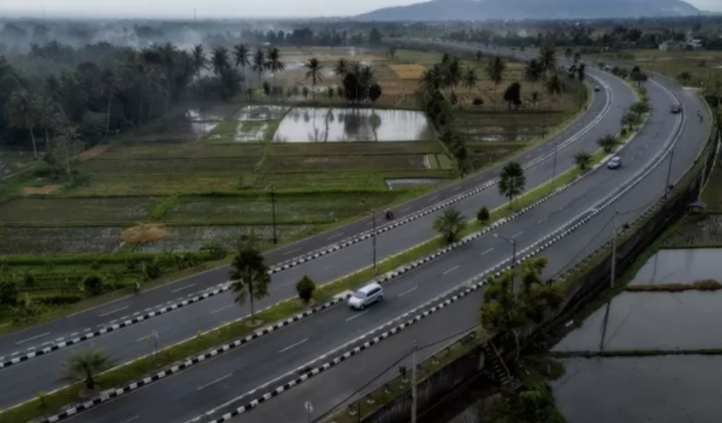 MUDAHKAN MOBILITAS: Jalan bypass Mandalika memudahkan mobilitas masyarakat menuju kawasan KEK Mandalika. Kawasan ini akan disambungkan menuju Lembar-Kayangan.
