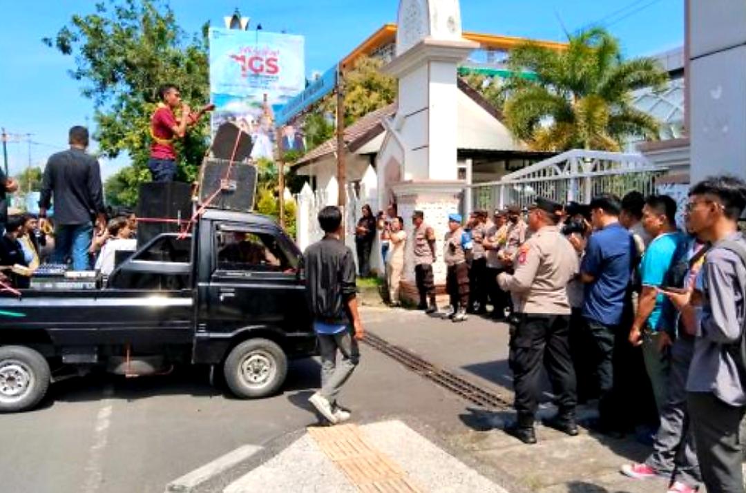Punya segudang potensi ternyata menjadi alasan kuat dibalik aksi nekat Pulau Sumbawa berani melepaskan diri dari induknya NTB untuk menjadi wilayah propinsi.