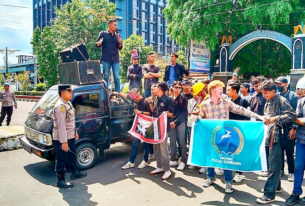 Sejumlah keuntungan jika Provinsi Pulau Sumbawa terbentuk mencakup banyak bidang yang bisa mendongkrak ekonomi masyarakat lima kabupaten/kota se Pulau Sumbawa.