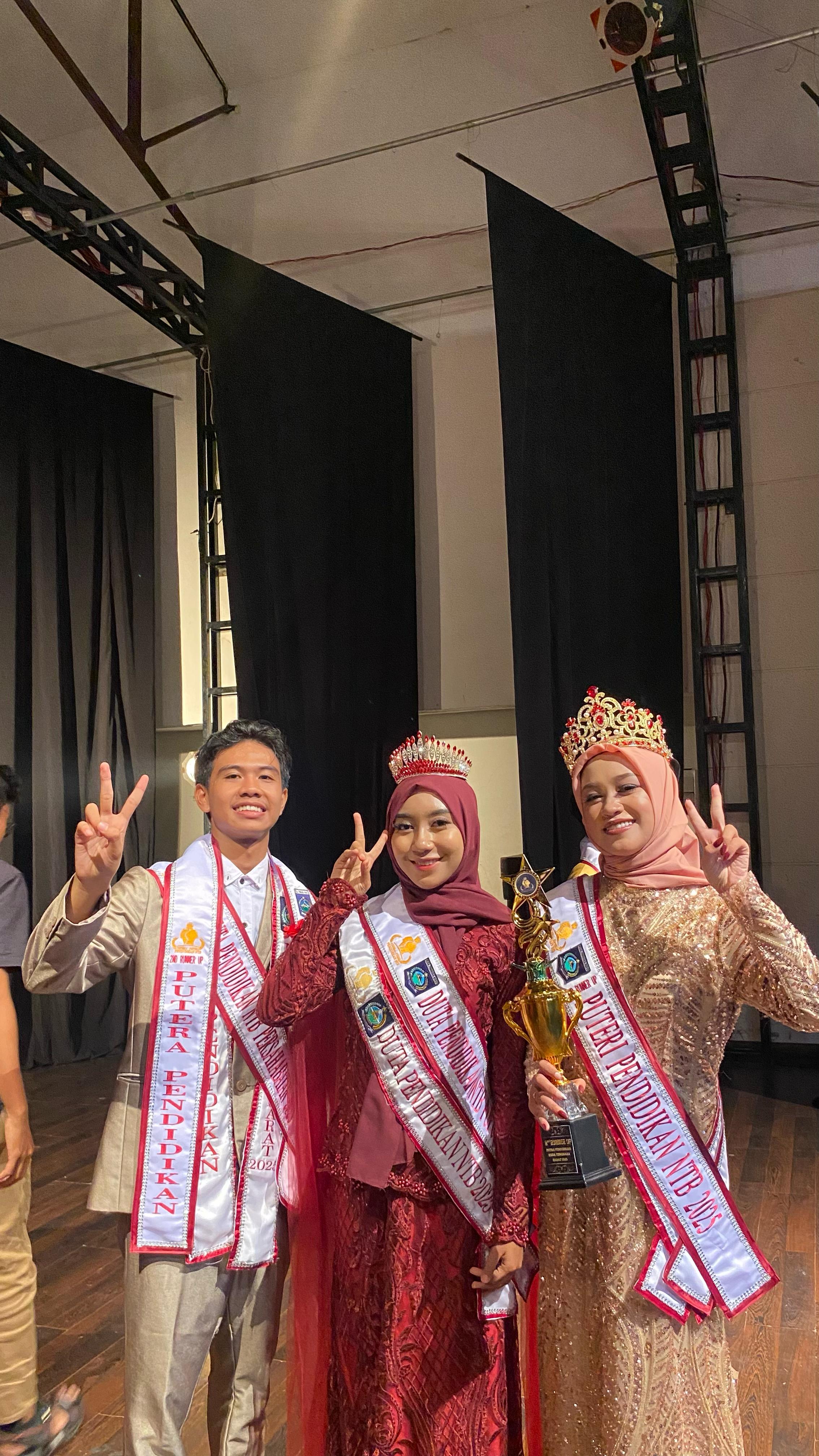Tiga siswa MAN 2 Mataram Keysha Aprilia Susani, Milani Rahmadani, dan Lalu Arya Winangun didapuk sebagai Duta Pendidikan NTB.