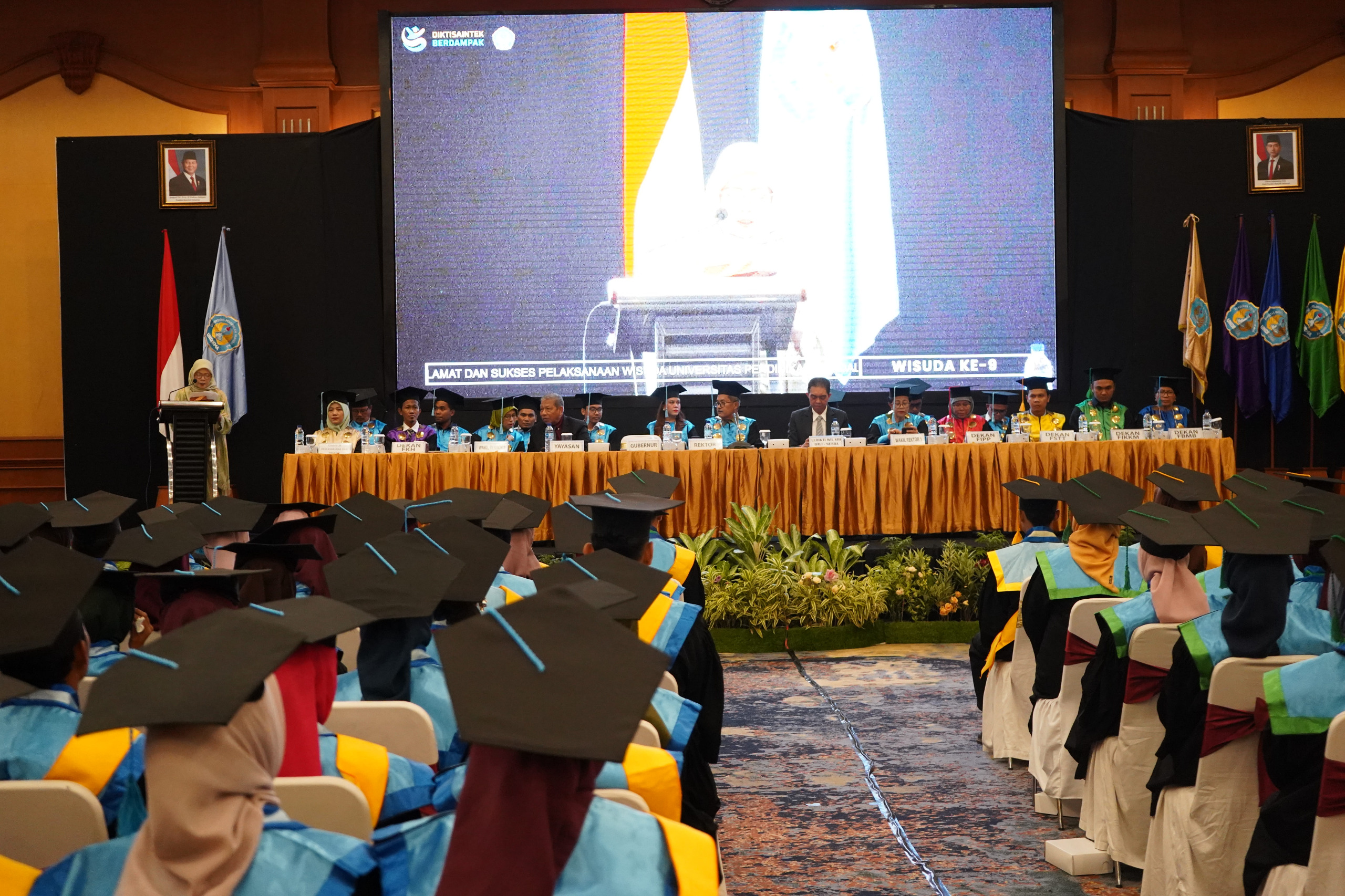 Ratusan Mahasiswa Undikma Mataram mengikuti wisuda di Hotel Lombok Raya, Kota Mataram.