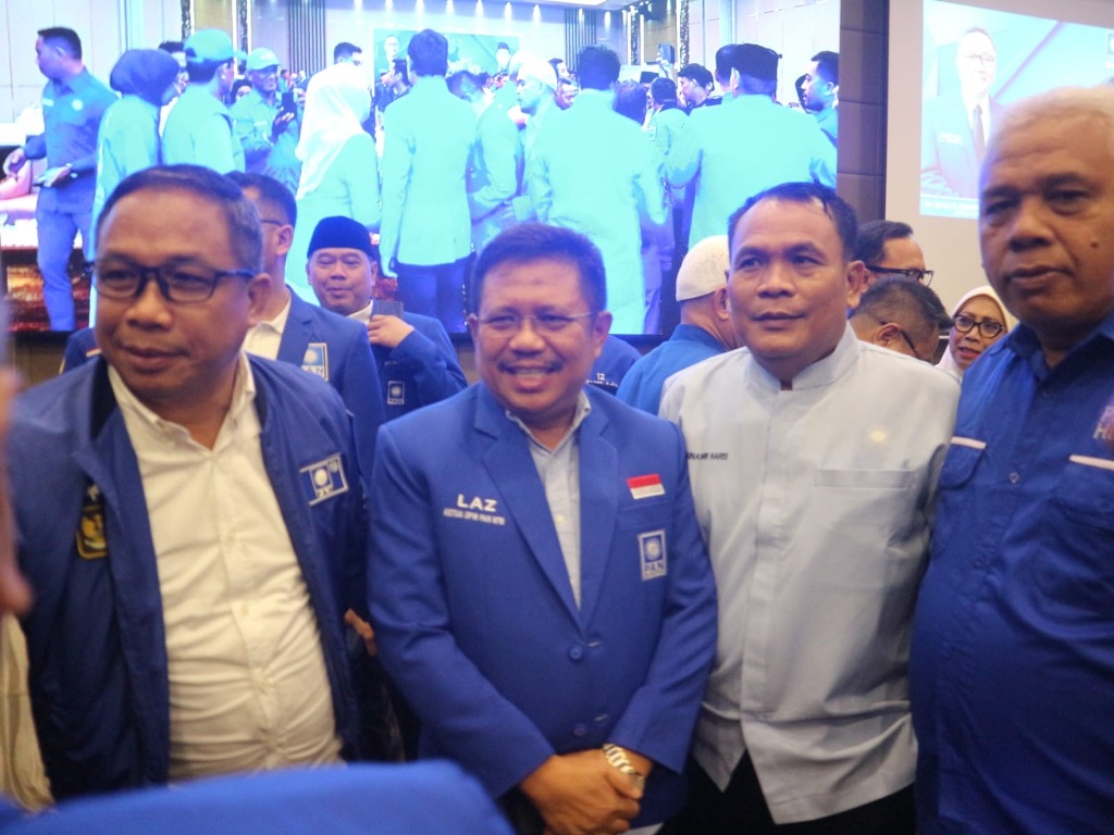 DPD PAN NTB: Ketua DPD PAN NTB Lalu Ahmad Zaini (tengah) bersama kader PAN Muhamad Aminurlah (kiri) pada acara Musda PAN di Lombok Garden, Kota Mataram, akhir April 2025 lalu. &nbsp;