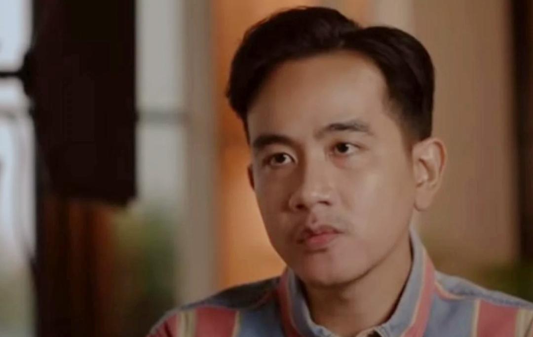 Kebanggaan atas prestasi QRIS yang berhasil tembus ASIA diungkap Wakil Presiden RI Gibran Rakabuming Raka dalam video monolog bertajuk &ldquo;Scan QRIS-nya: Ini Tentang Kedaulatan Ekonomi Bangsa,&rdquo;.