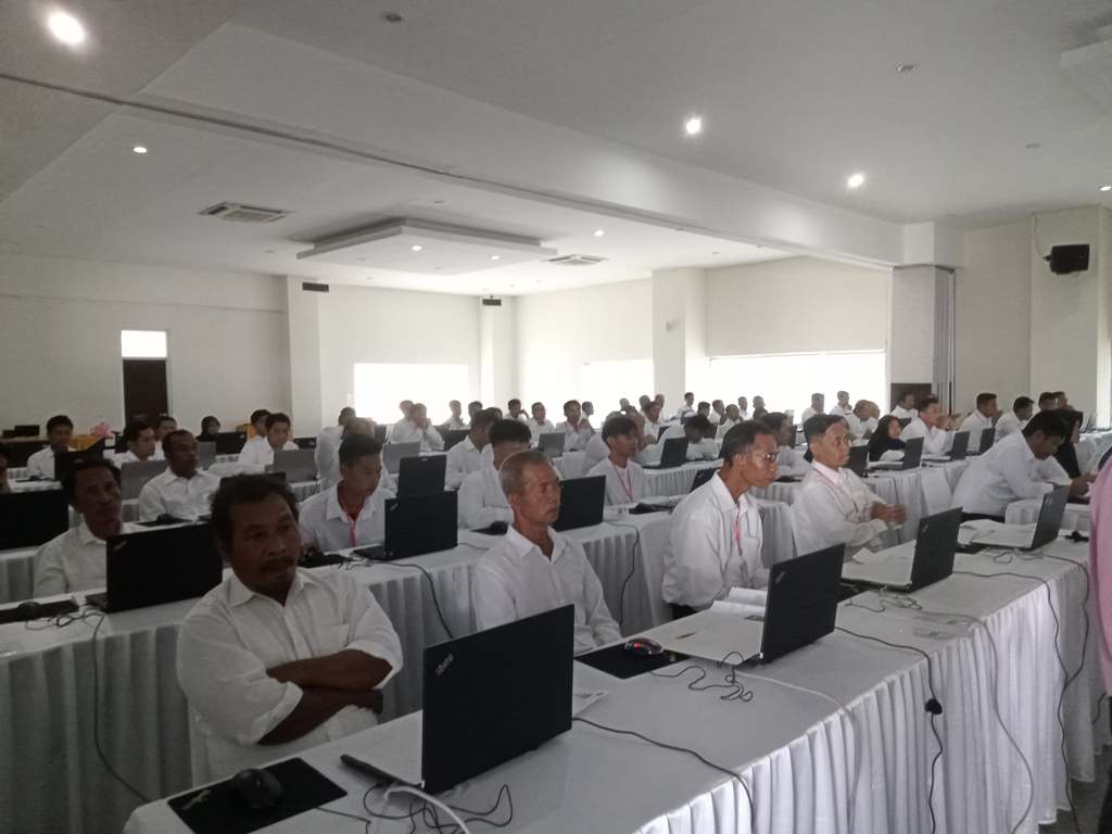 PENENTUAN: Para tenaga honorer Kota Mataram yang mengikuti tes PPPK tahap II beberapa waktu lalu.&nbsp;
