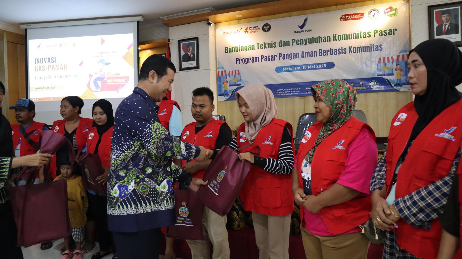 Sejumlah peserta Bimtek dan penyuluhan bagi komunitas pasar Kota Mataram, yang digelar BBPOM Mataram, pekan lalu.