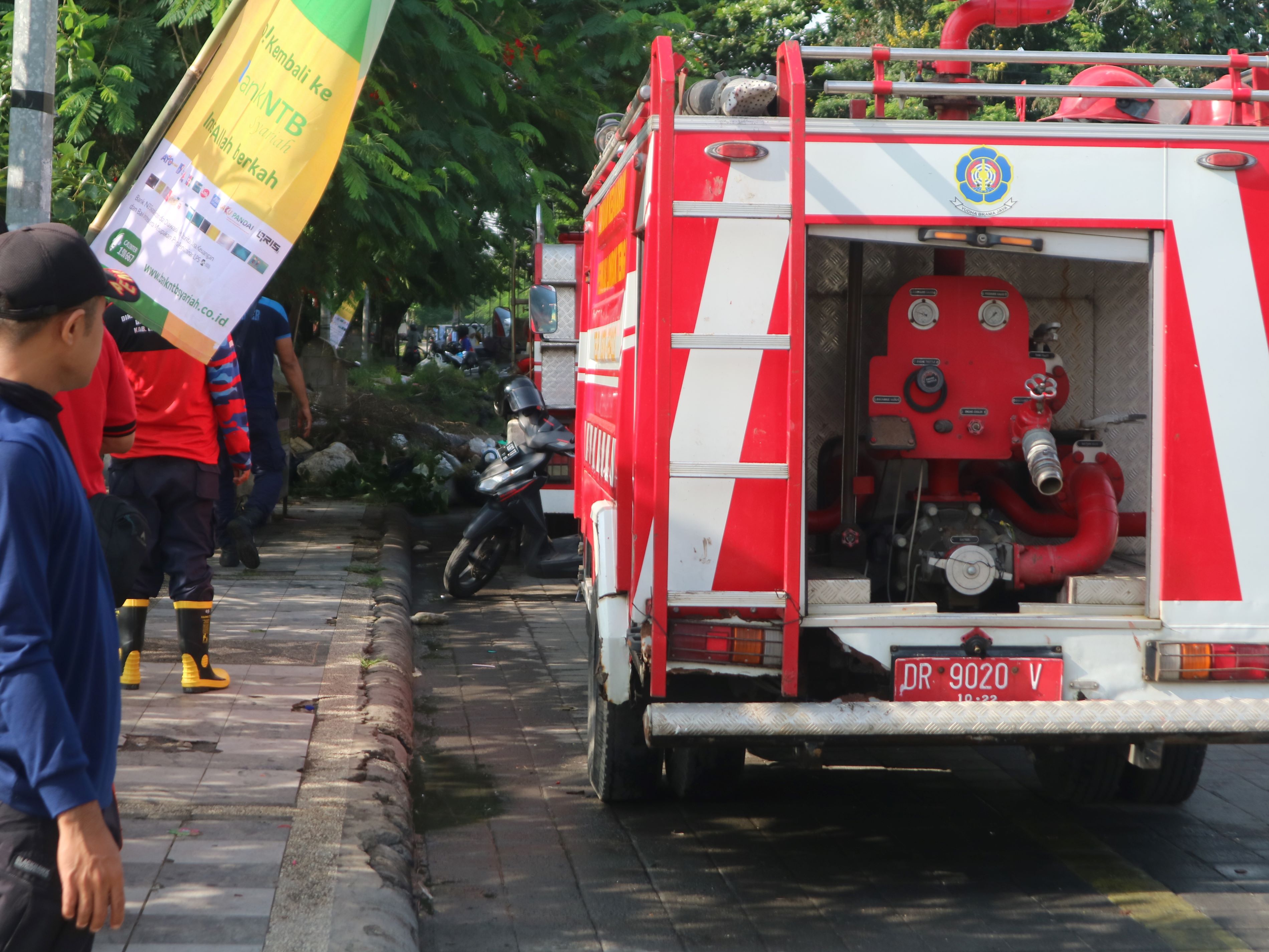 USUL TAMBAH UNIT: Satu unit mobil Damkartan Loteng saat berada di Taman Wisata Kota Alun-Alun Tastura, Praya, beberapa waktu lalu.