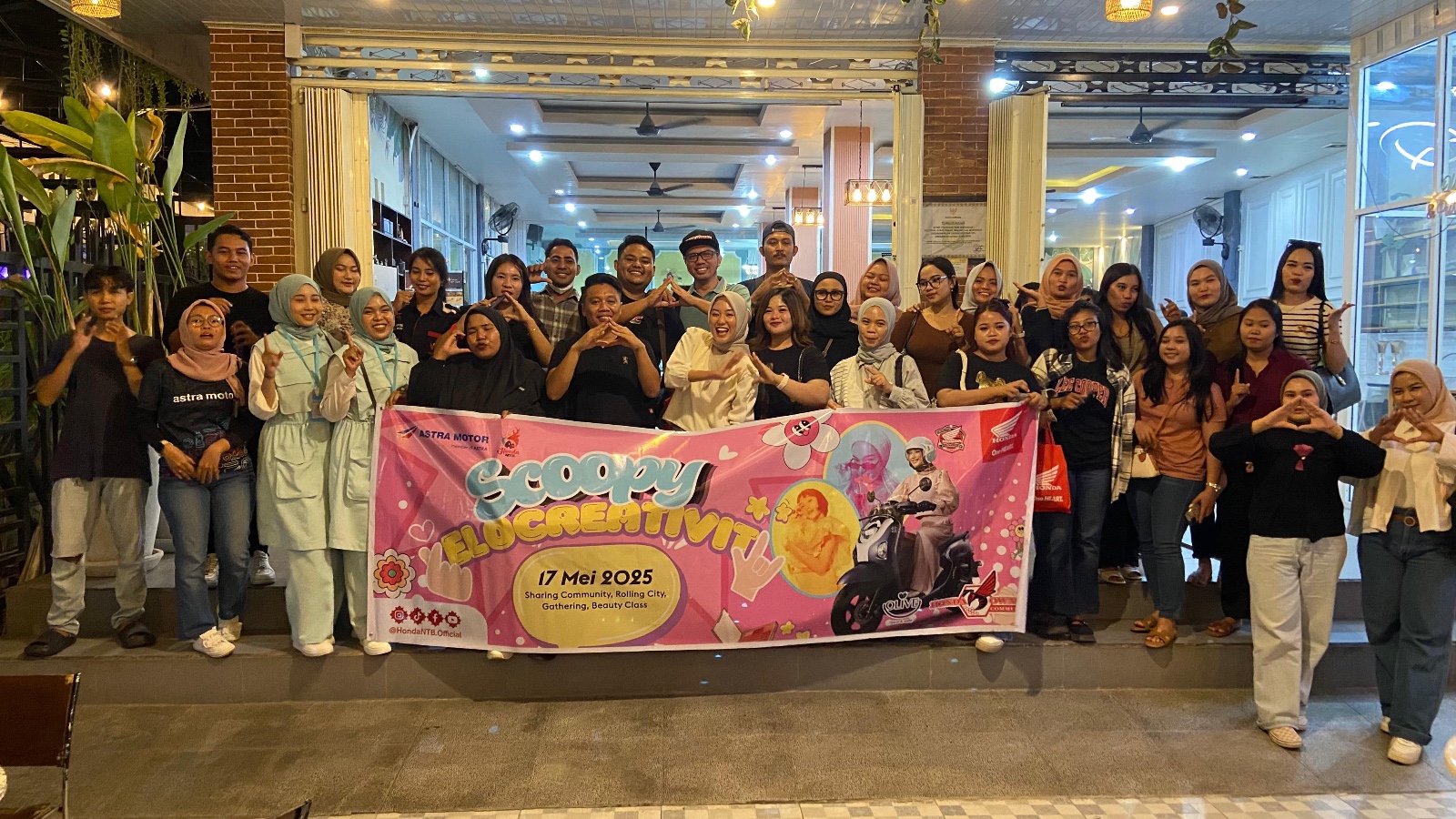 Seru :Foto bersama komunitas Scoopy
