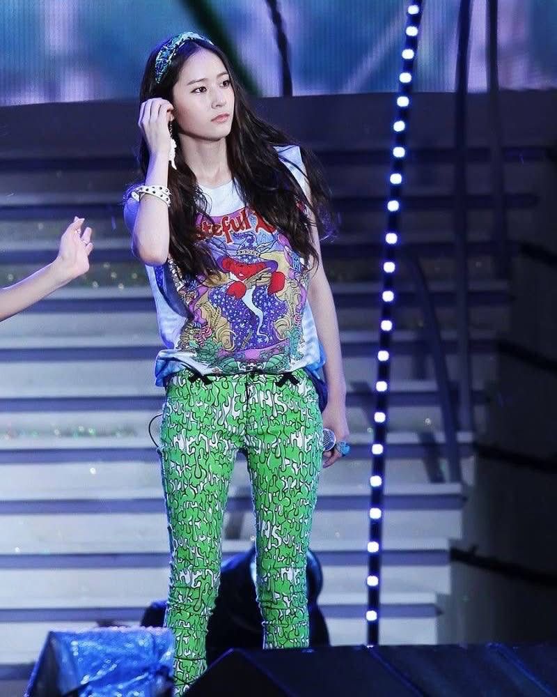 Salah satu style Krystal f(x) saat berusia 19 tahun.
