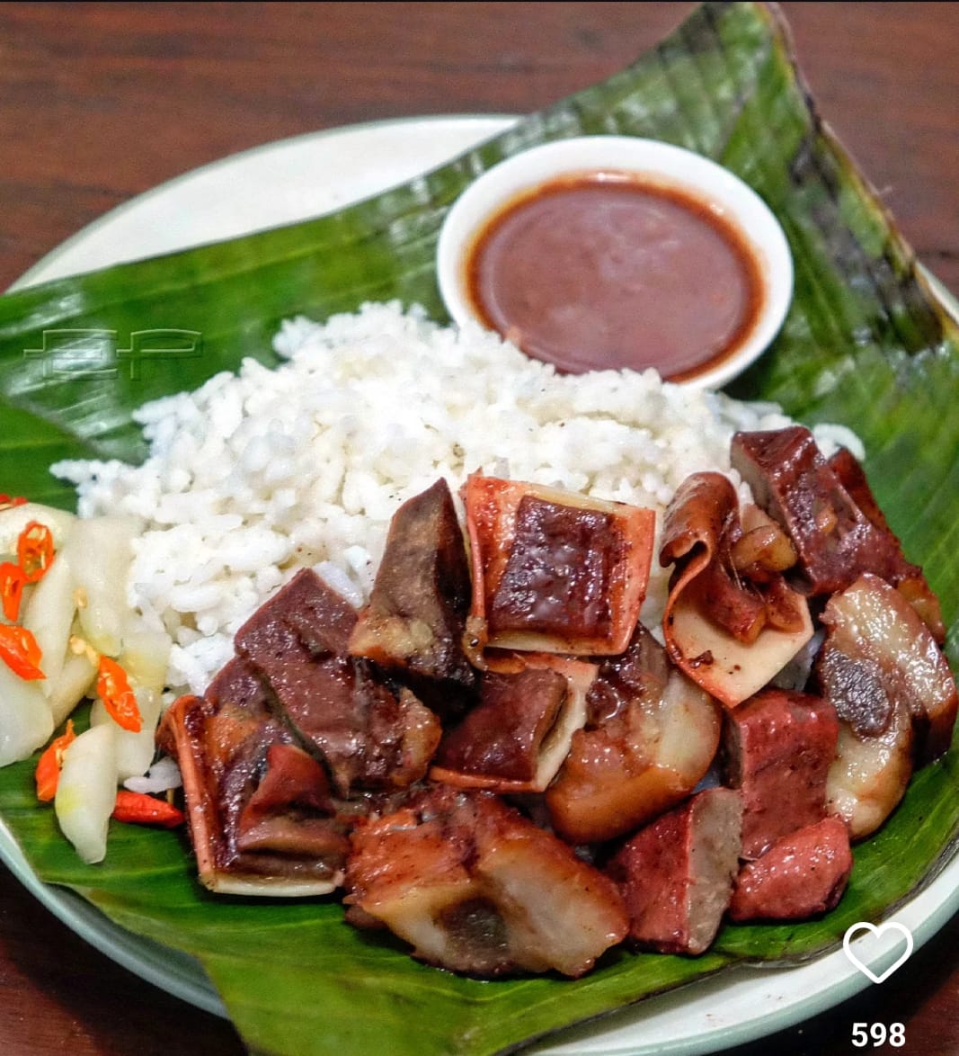 Nasi campur daging babi bisa Anda temui di beberapa warung non halal di Mataram (Instagram)