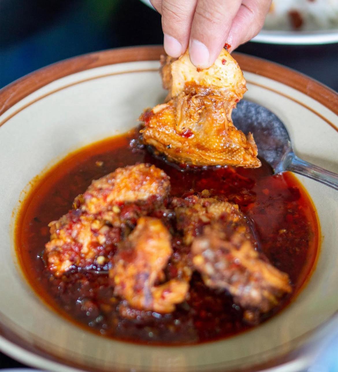 Kuliner legendaris Lombok, Ayam Rarang.