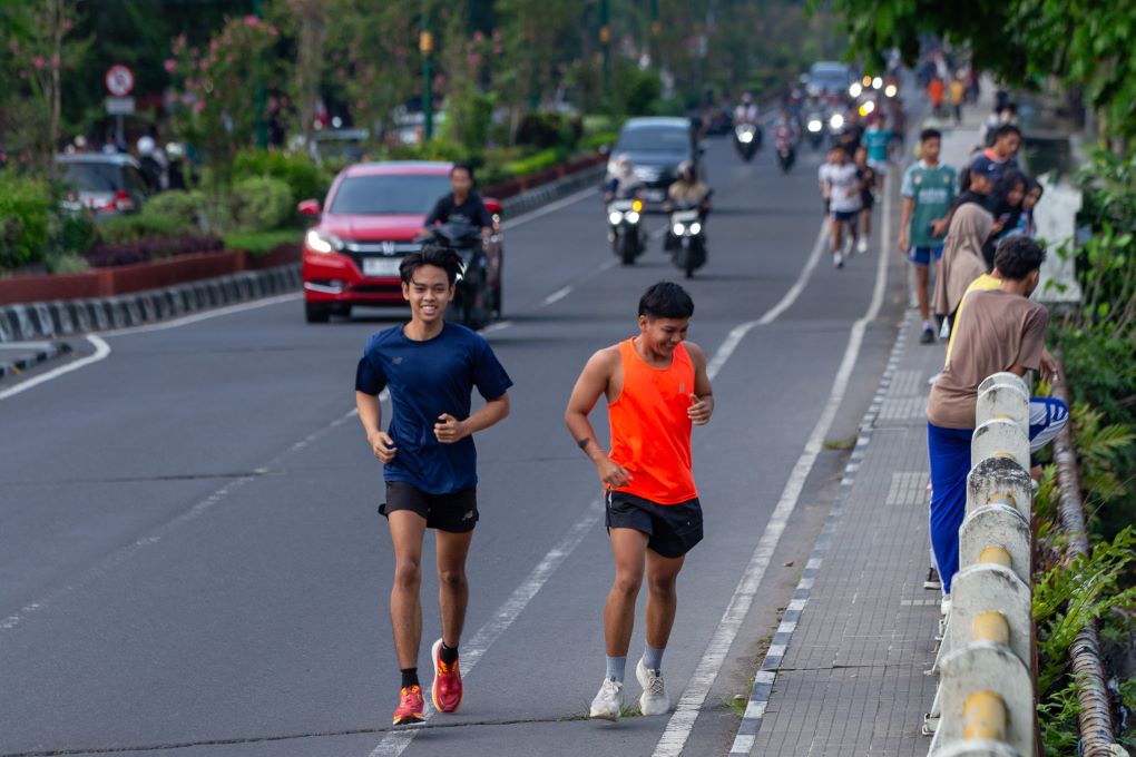 Olahraga jogging kini marak dilakukan di Mataram. Salah satu lokasi favorit jogging adalah Jalan Udayana.