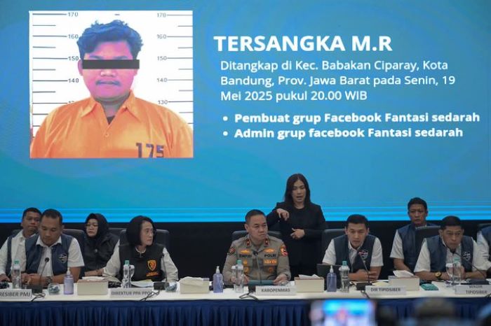 Enam tersangka kasus penyebaran konten pornografi anak dan inses melalui dua grup Facebook dibekuk polisi pada 19 Mei 2025 lalu. (internet)