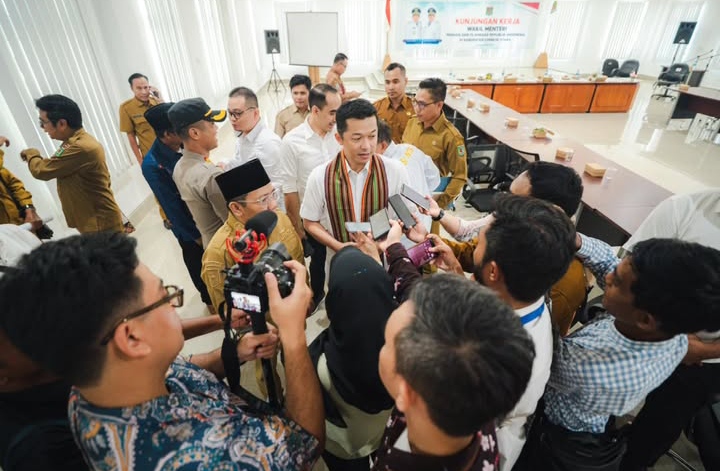 Taufik Hidayat, mantan atlet bulutangkis nasional, juara dunia Olimpiade Athena Yunani saat berkunjung ke Lombok Utara. (tangkapan layar IG Taufik Hidayat)