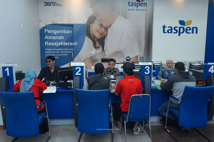 Layanan PT Taspen terhadap ASN Purnabakti saat pencairan gaji ke-13.