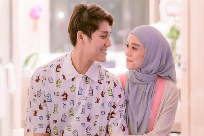 Rizky Billar berpose bersama Lesti Kejora yang dilaporkan ke Polda Metro Jaya.