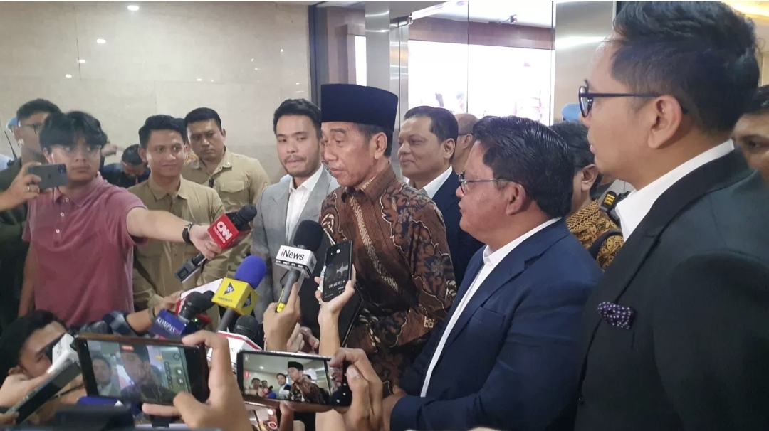 Presiden ke-7 Indonesia Joko Widodo usai menyampaikan klarifikasi terkait ijazah palsu di Bareskrim Polri pada Selasa (20/5). (Syahrul Yunizar/JawaPos.com).