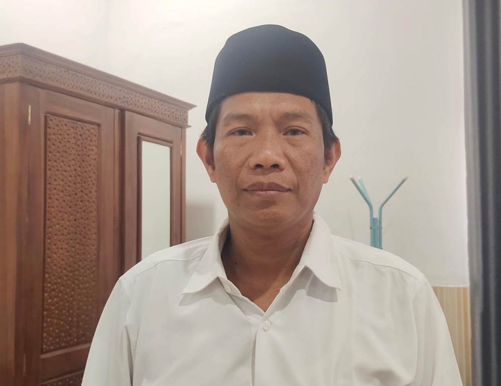 Wakil Ketua DPRD KLU Hakamah saat menerangkan dan mendorong evaluasi manajemen PDAM dampak krisis air Gili berkepanjangan.