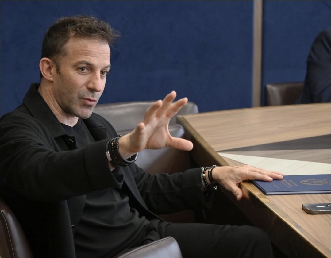 Del Piero kini bukan hanya legenda. Ia adalah pelatih berlisensi penuh. (Foto: instagram)