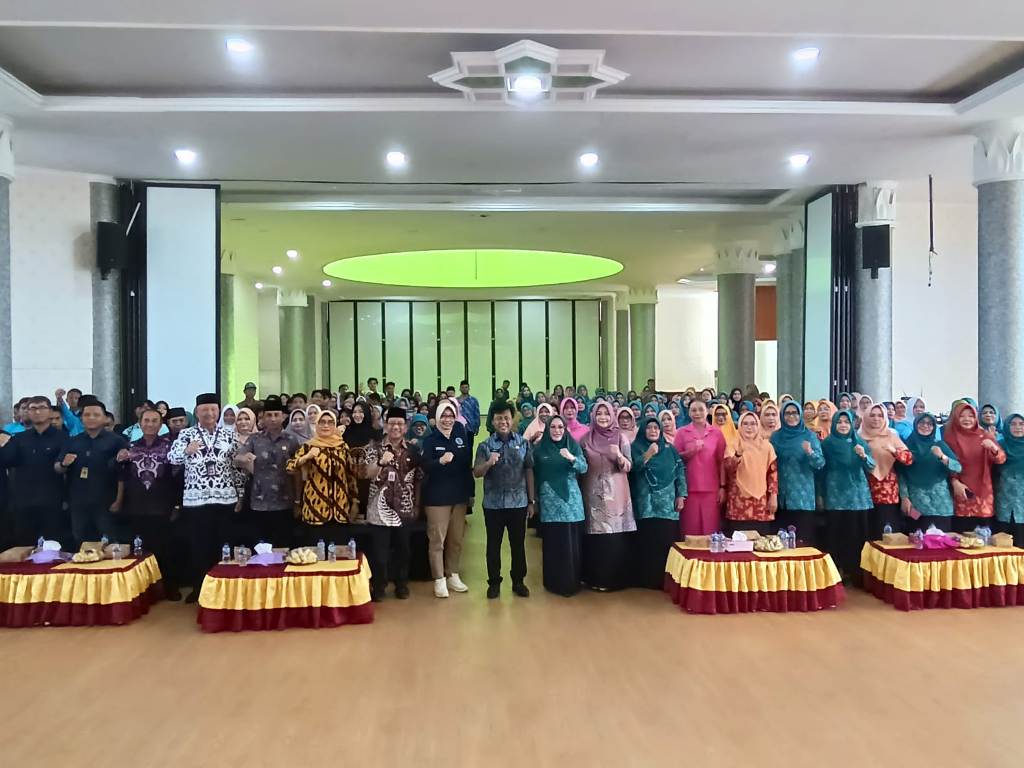 BIMTEK: Bupati KSB Amar Nurmansyah saat menghadiri bimtek anti narkoba. Bupati mengajak semua pihak kompak menyelematkan generasi muda KSB dari bahaya narkoba.&nbsp;