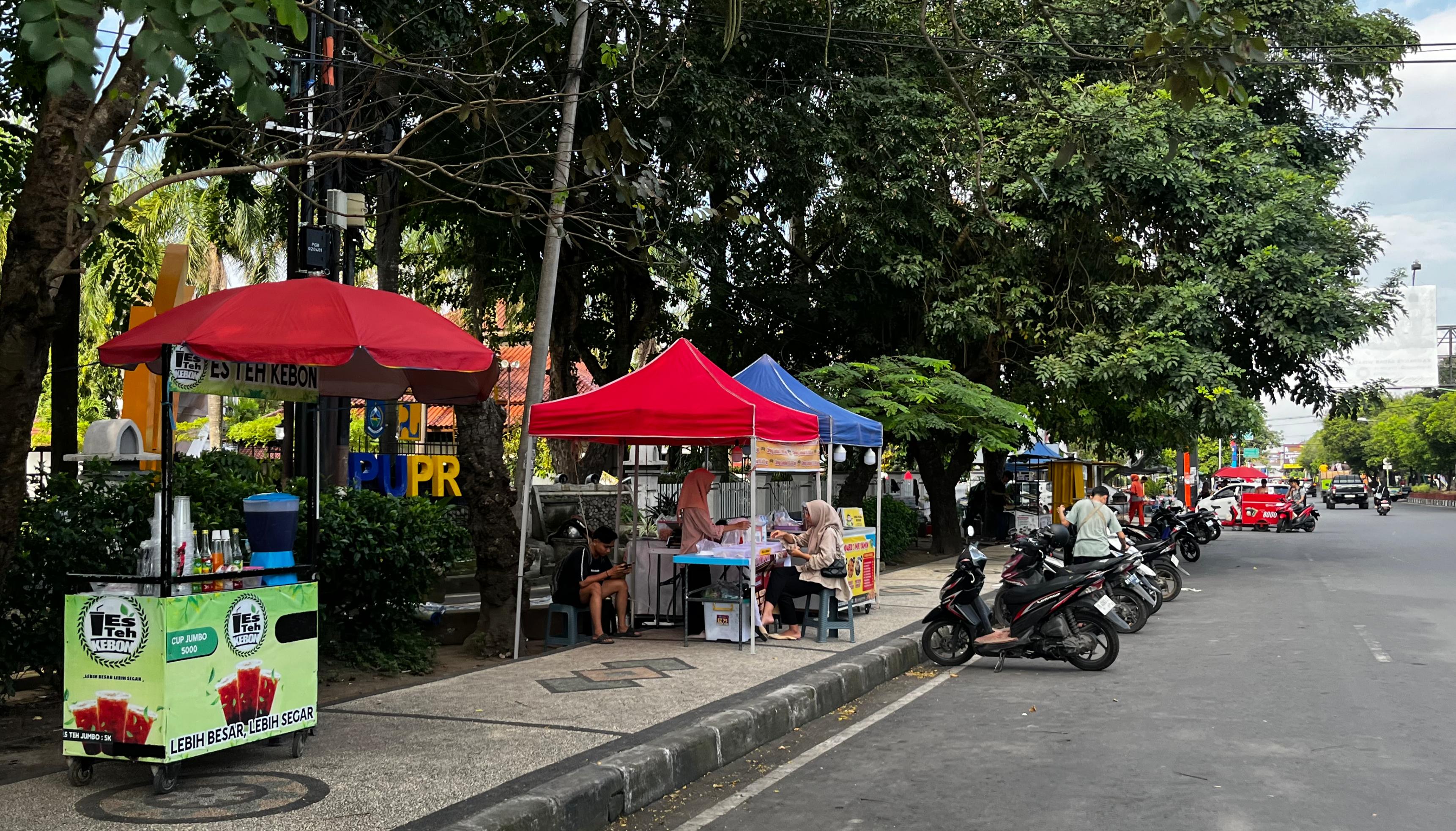 Top 5 spot kuliner kaki lima yang enak dan murah meriah di Kota Mataram