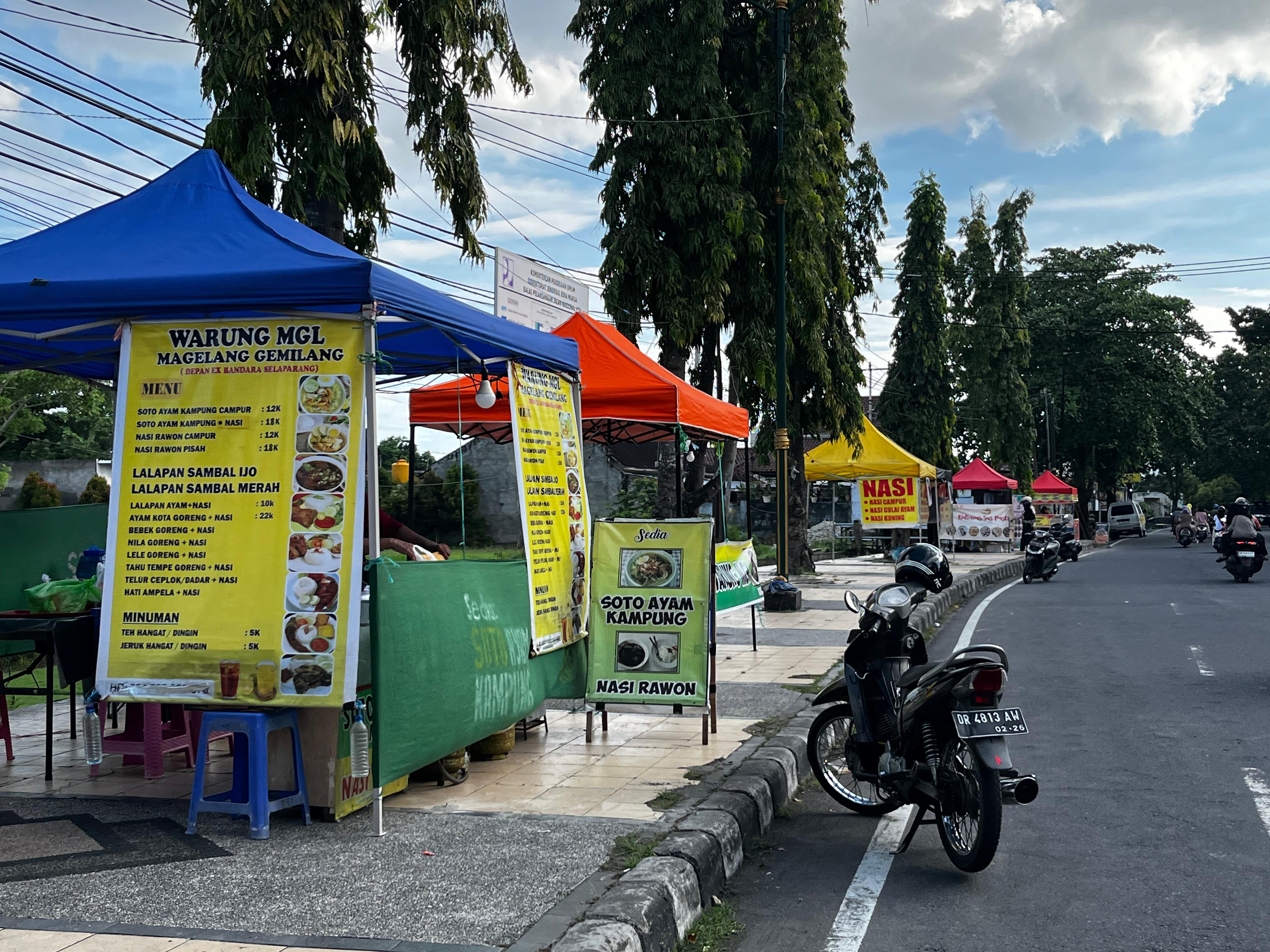 Top 5 spot kuliner kaki lima yang enak dan murah meriah di Kota Mataram