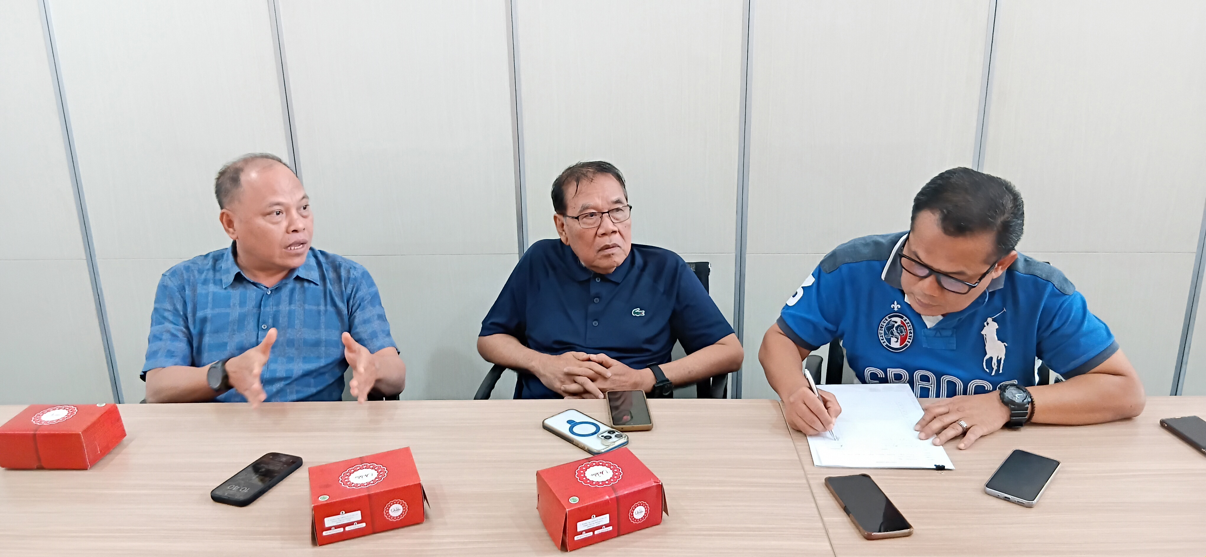 Tim Pansel Bank NTB Syariah saat menerangkan calon direksi dan komisaris Bank NTB Syariah wajib pahami kearifan lokal.