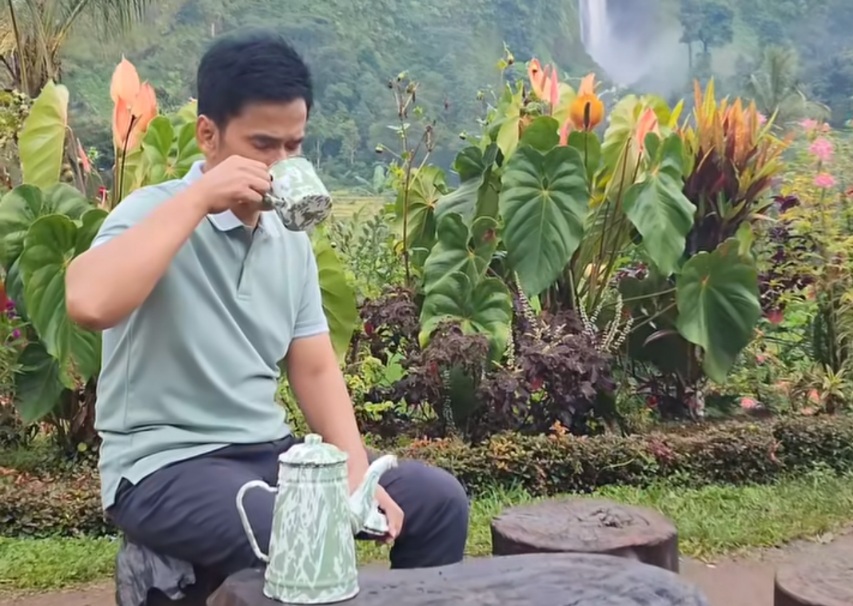 Ayah Lesti Kejora, Endang Mulyana membeberkan kondisi anaknya usai dilaporkan ke Polda Metro Jaya.