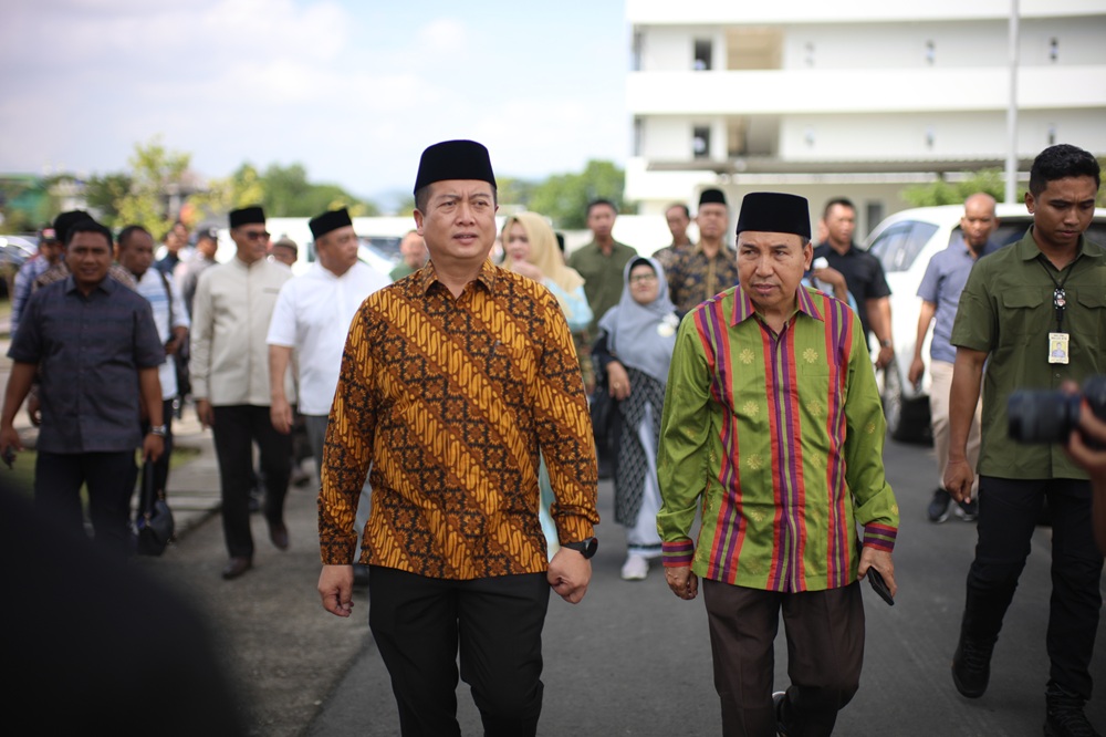 Gubernur NTB Lalu Muhamad Iqbal bersama Ketua Yayasan Metro Insan Pendidikan Arsyad Abdul Gani.