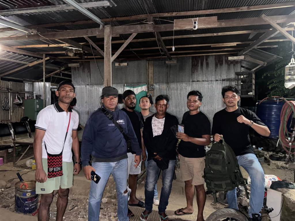 PENANGKAPAN: Calon tersangka kasus korupsi pengadaan alat berat pada Dinas PUPR NTB Efendi ditangkap di NTT, Sabtu malam (24/5).&nbsp;