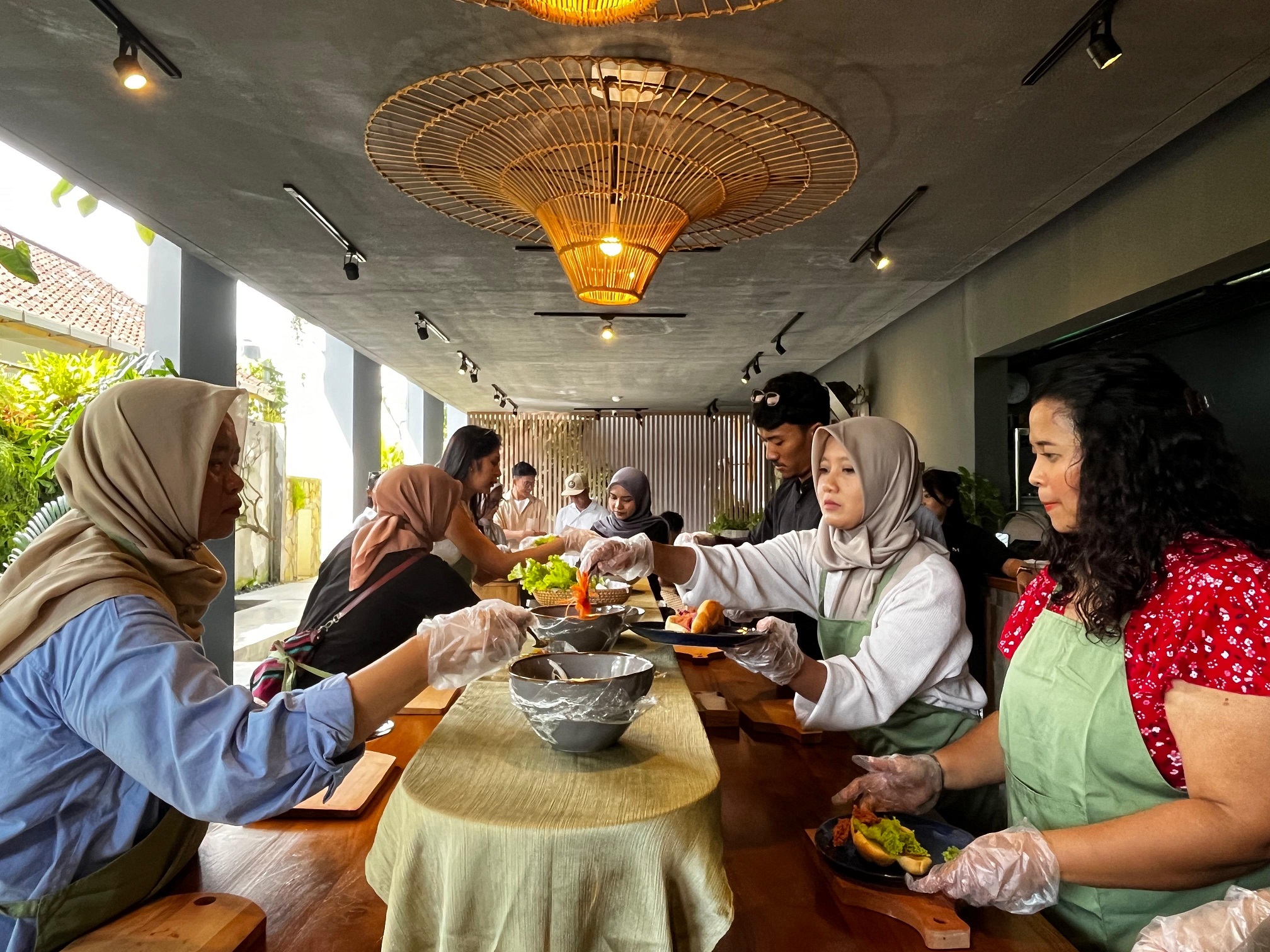 Unik, Shefu Mataram tawarkan konsumen pengalaman menarik bikin Banh Mi sendiri di akhir pekan