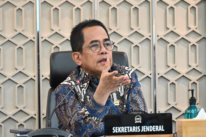 Sekjend DPR RI Indra Iskandar mengingatkan Timwas Haji terkait pelayanan yang lebih maksimal.