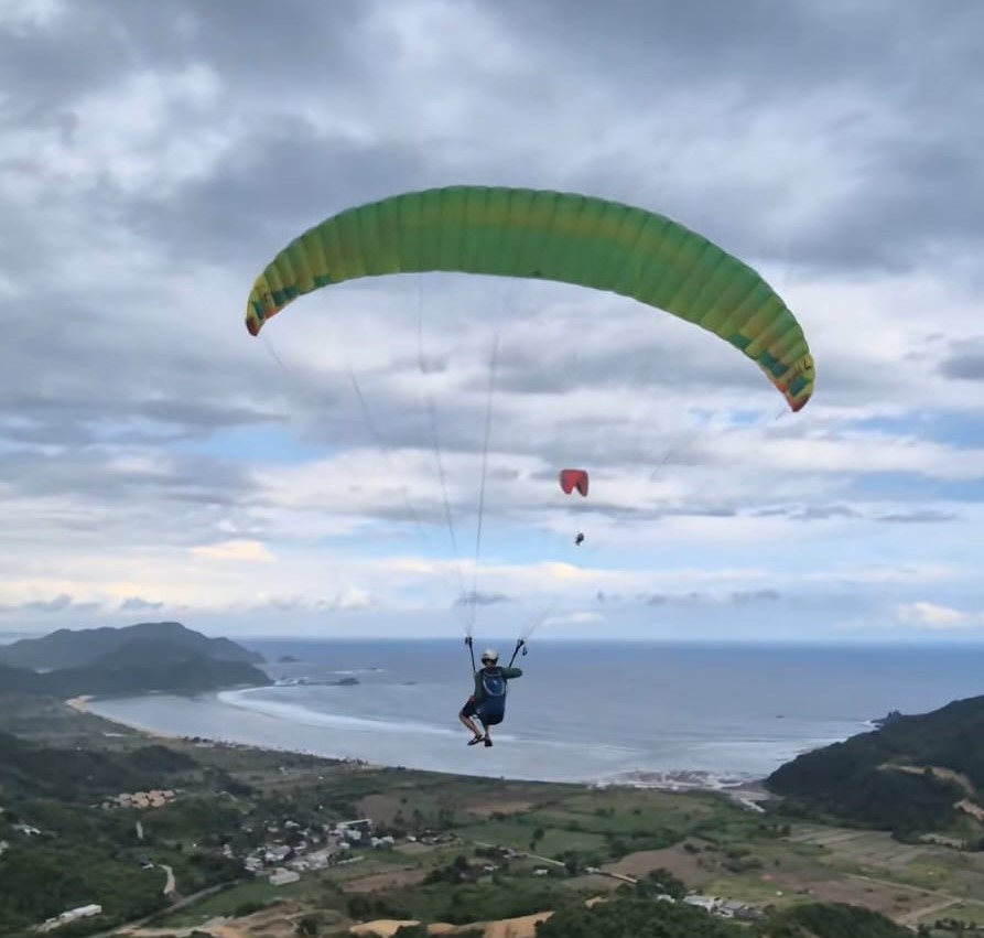 Pilot dari sejumlah negara mengikuti PGAWC Seri Ketiga indonesia di Sky Lancing, Lombok Tengah.