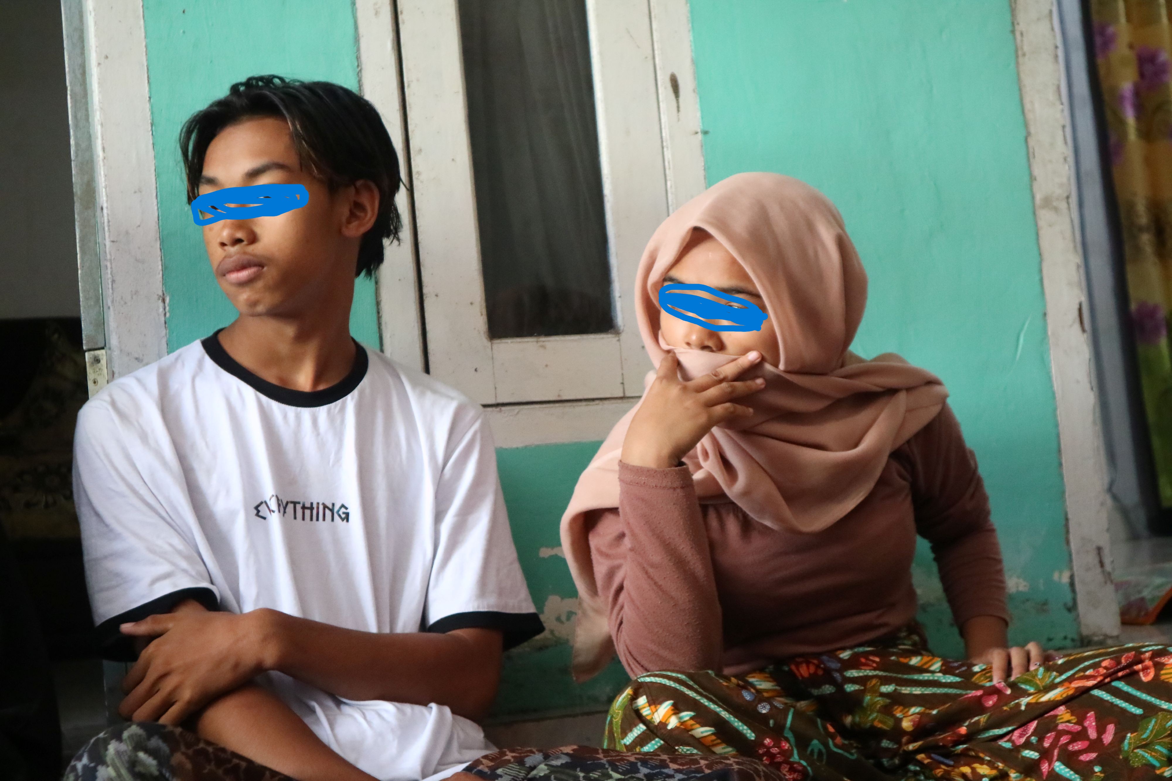 pasangan pengantin viral RN dan YL di kediaman kepala Dusun Petak Daya 1, Desa Beraim, Praya Tengah, Lombok Tengah, Senin (26/5).