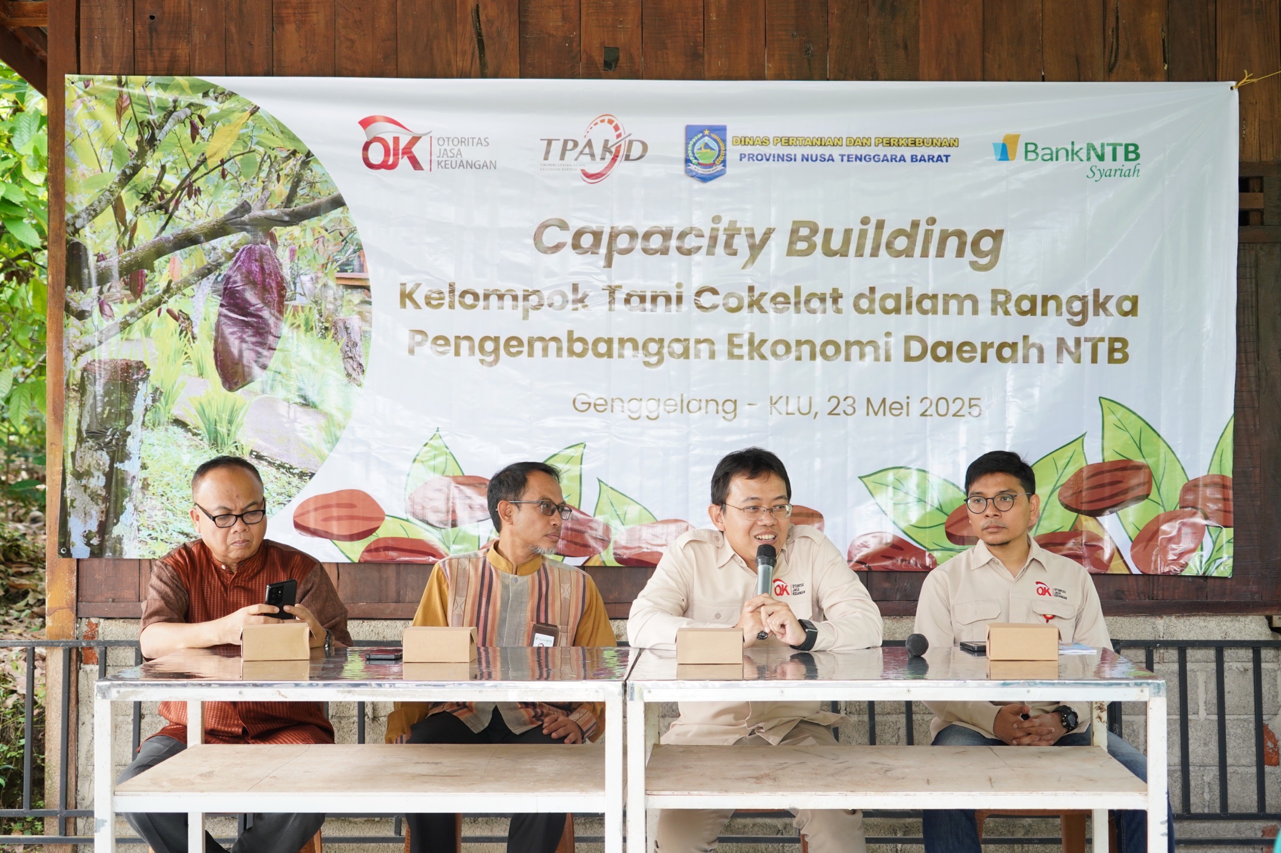 Otoritas Jasa Keuangan (OJK) NTB mendorong peningkatan ekonomi daerah melalui dukungan pengembangan perkebunan Kakao sebagai salah satu komoditas unggulan NTB.