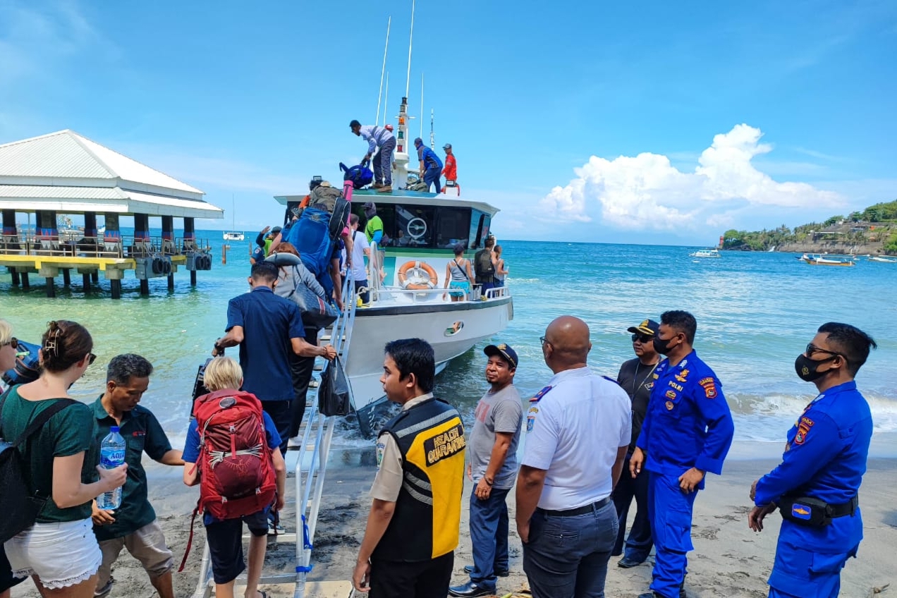 Pemkab Lobar berencana segera membangun Dermaga Senggigi yang lebih representatif untuk mendatangkan wisatawan.