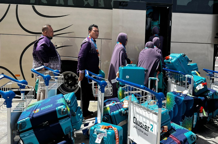 Sejumlah jemaah haji khusus asal Indonesia baru tiba di Bandara Taif, Arab Saudi, Rabu, 28 Mei 2025.