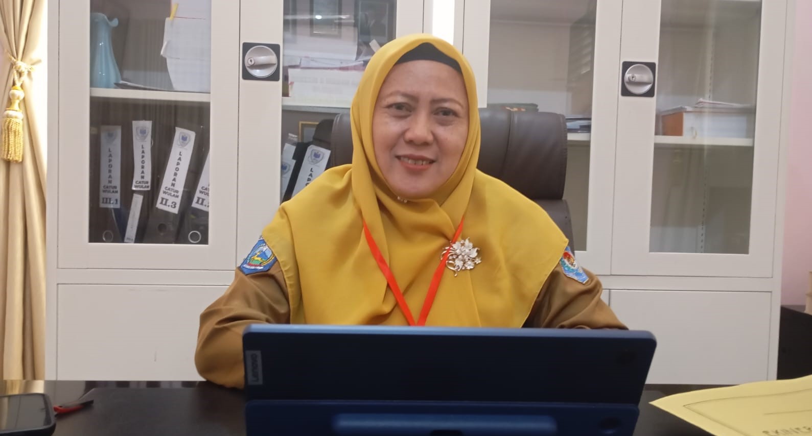 Kepala SMAN 9 Mataram Nengah Istiqomah