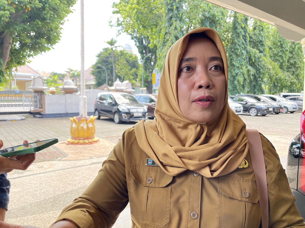 Kepala Dinas Pekerjaan Umum dan Penataan Ruang (PUPR) Kota Mataram&nbsp;Lale Widiahning sampaikan progres pembangunan Kantor Wali Kota Mataram.