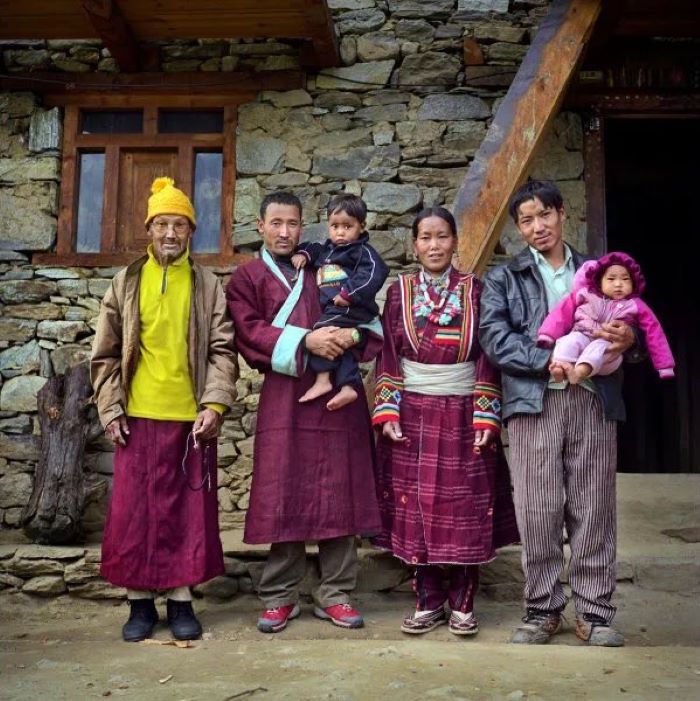 Klaim bahwa wanita Tibet "melayani" suami secara bergiliran setiap malam dinilai berlebihan.