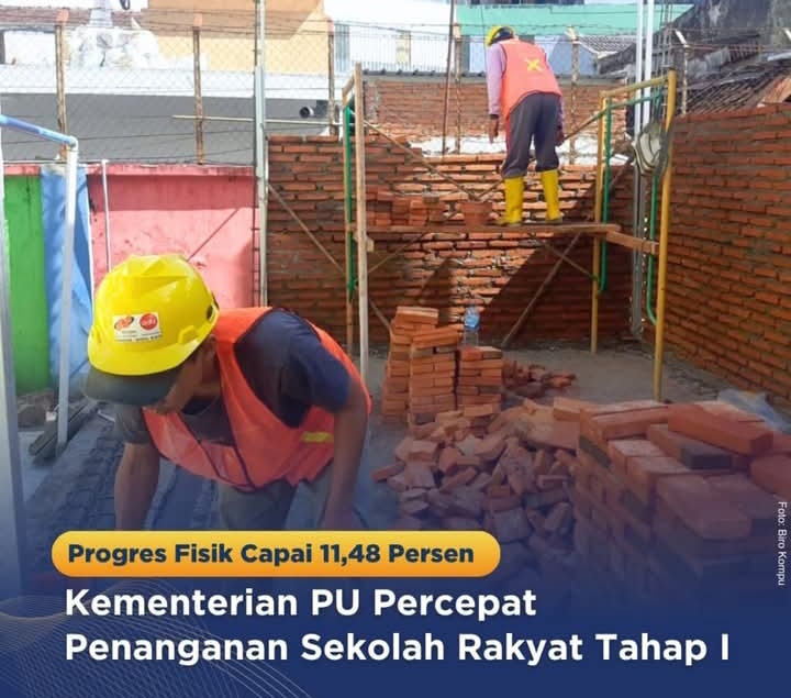 Pekerja percepatan penanganan rehabilitasi/renovasi sarana prasarana program Sekolah Rakyat (SR) Tahap I. (tangkapan layar FB Kementerian PU)