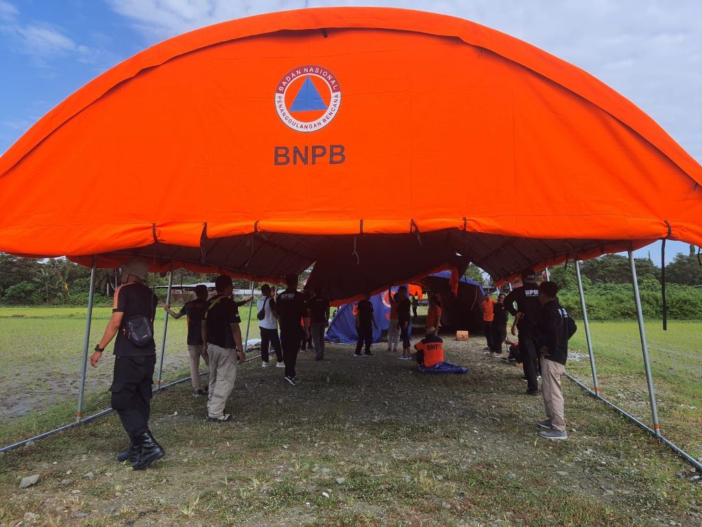 SEMENTARA: Tenda sementara yang di siapkan Pemkot Mataram kepada warga yang terdampak pengosongan lahan sengketa di lingkungan pondok perasi kelurahan bintaro Kecamatan Ampenan Kota Mataram.