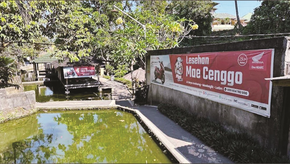 KOLABORASI: Salah satu bentuk kerja sama branding antara Astra Motor NTB dengan Lesehan Mae Cenggo.