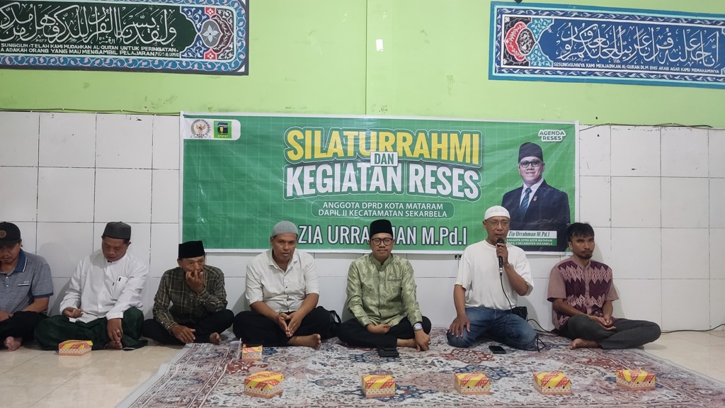 HIJAU: Anggota DPRD Kota Mataram Zia Urrahman, saat menggelar kegiatan Silaturrahmi dan Reses bersama masyarakat Kecamatan Sekarbela, Sabtu (31/5).